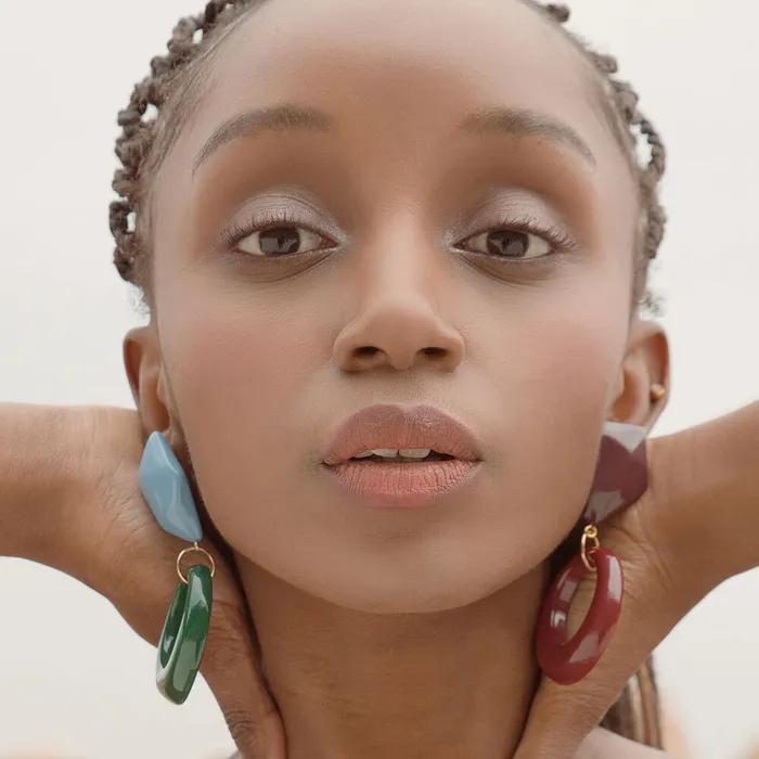 VDTL 03838020 retro color mix acrylic earrings