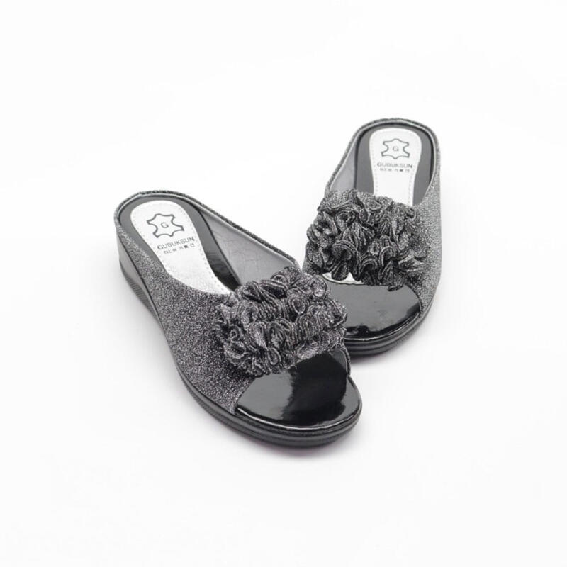 

Glitter Corsage Block Heel Indoor Slippers Silver