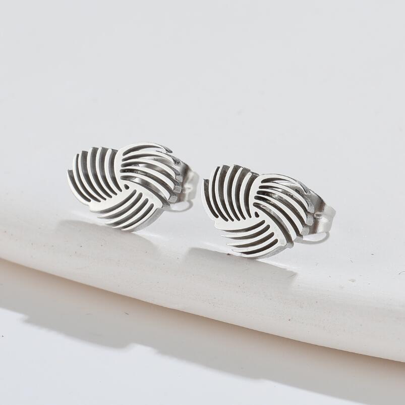 Geometric Heart Earrings: Retro-Style Korean Luxury Studs for Women