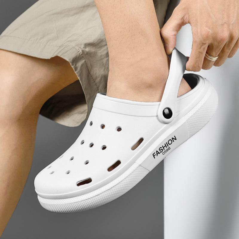 New fashion casual beach baotou couple going out fashion trend non-slip slippers summer wear ultra-light hole shoes