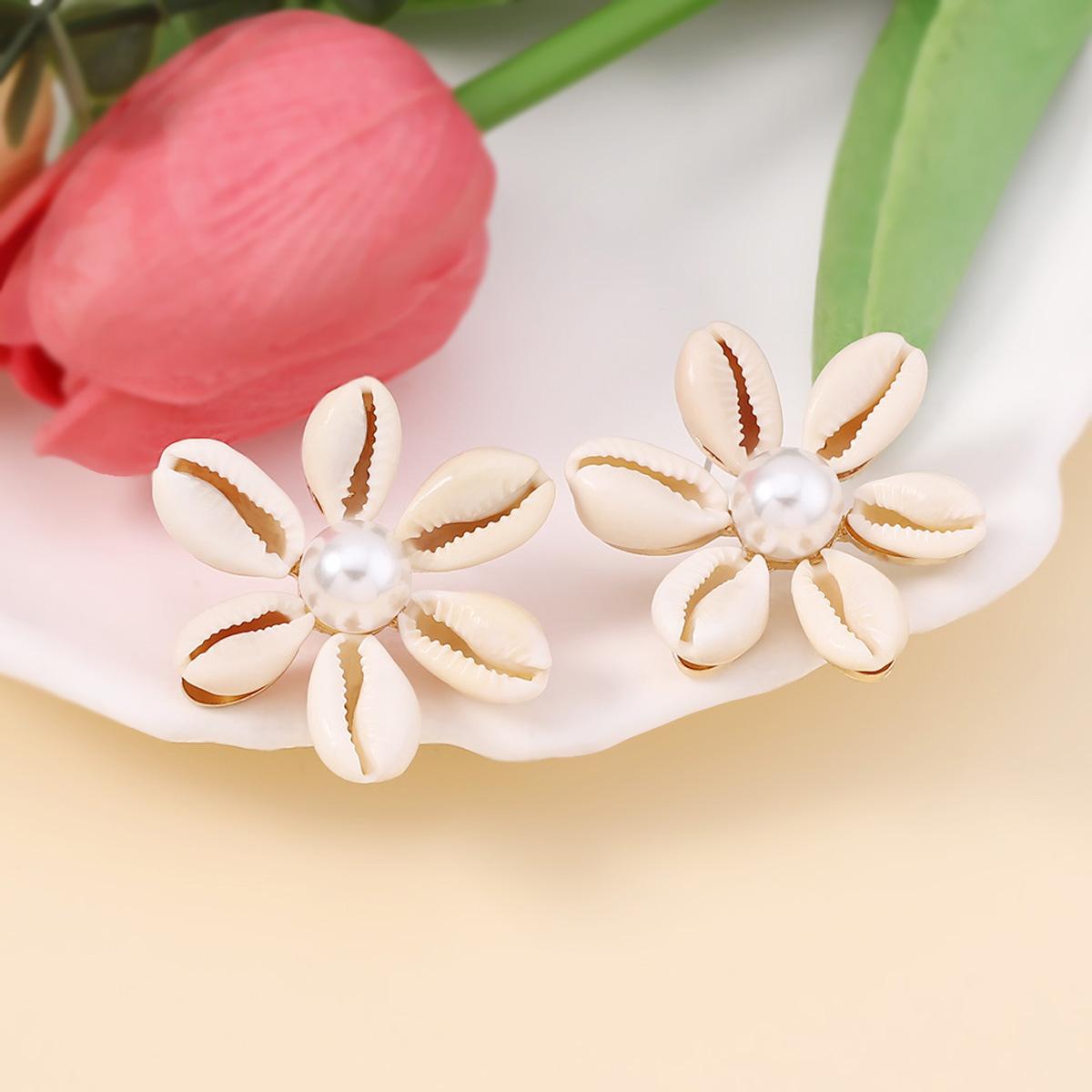 

Bohemian-style imitation pearl shell personalized floral stud earrings, exaggerated European and American vacation-style women s earrings