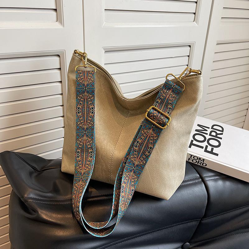 Big bag women's new trendy and high-quality textured bucket bag autumn large-capacity commuter bag