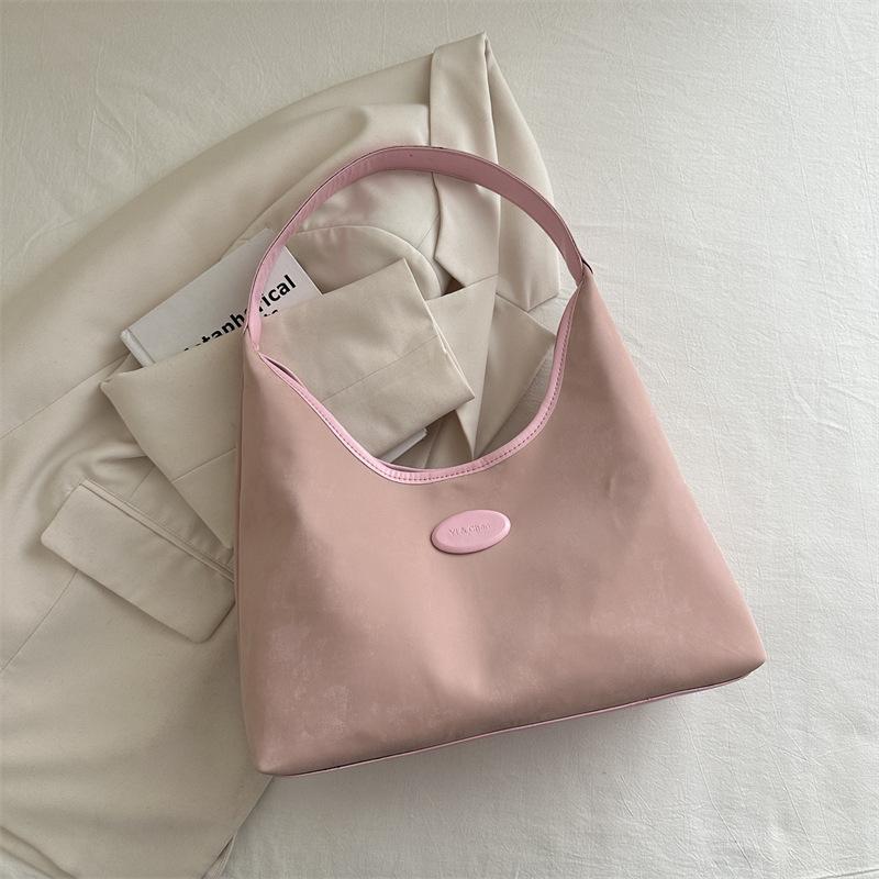 

Korean version of large-capacity casual bag solid color gentle texture shoulder bag women s 2025 spring and summer new versatile tote bag