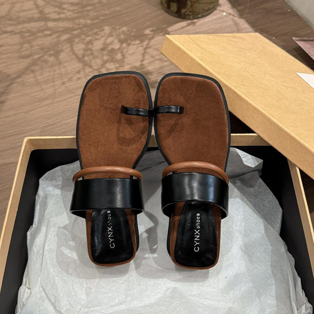 French niche design set toe slippers women's 2025 summer wear seaside beach word with open toe cool slippers