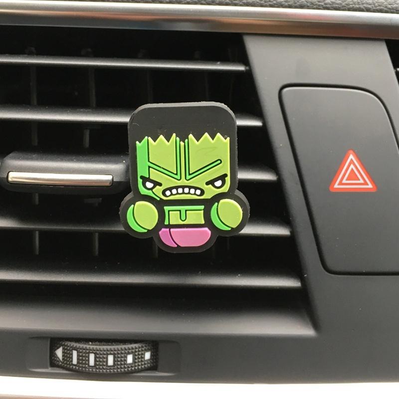 Roztomilý kreslený osvěžovač vzduchu do větrací mřížky s prémiovou vůní pro interiér vozu