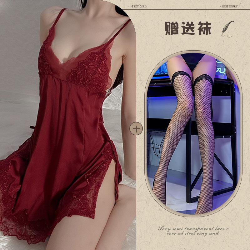Sexy underwear, small breasts, sexy temptation, convenient suspenders on the bed, no need to take off sleeping clothes, nightgown teasing robe