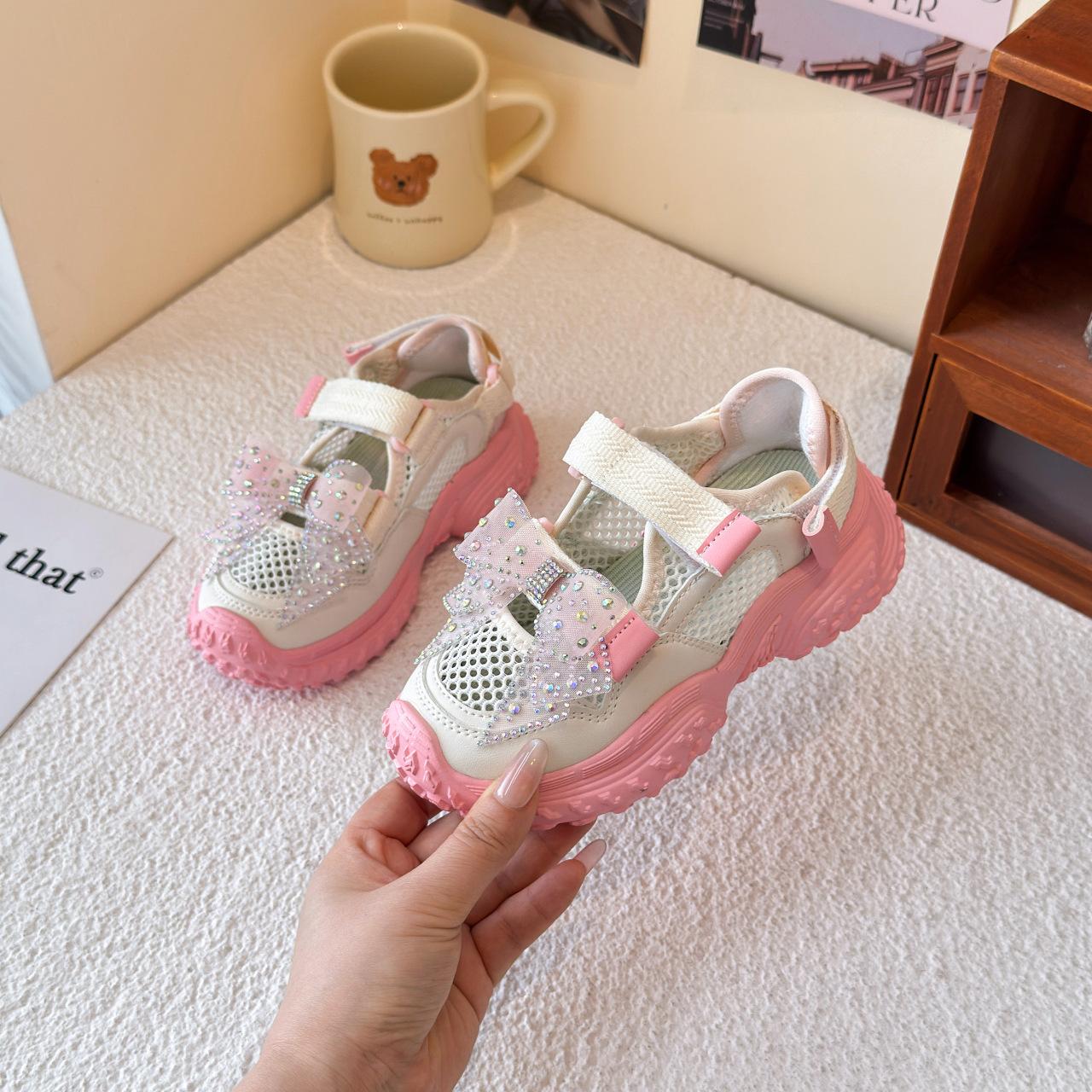 

Летние кроссовки Новая мода Дышащая спортивная обувь Универсальные мягкие противоскользящие кроссовки Девочка Сладкий Подросток Среднего возраста Повседневная обувь 23insole15CM розовый