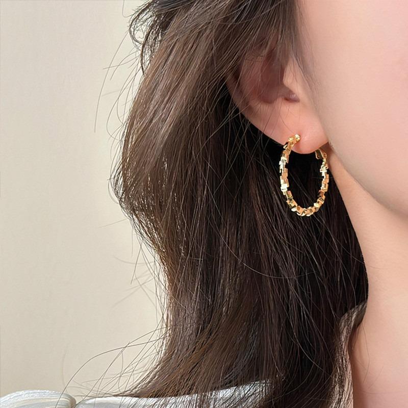 Gold Ring Earrings Women's Ear Buckles Light Luxury High-end Earrings Autumn and Winter Ring Earrings