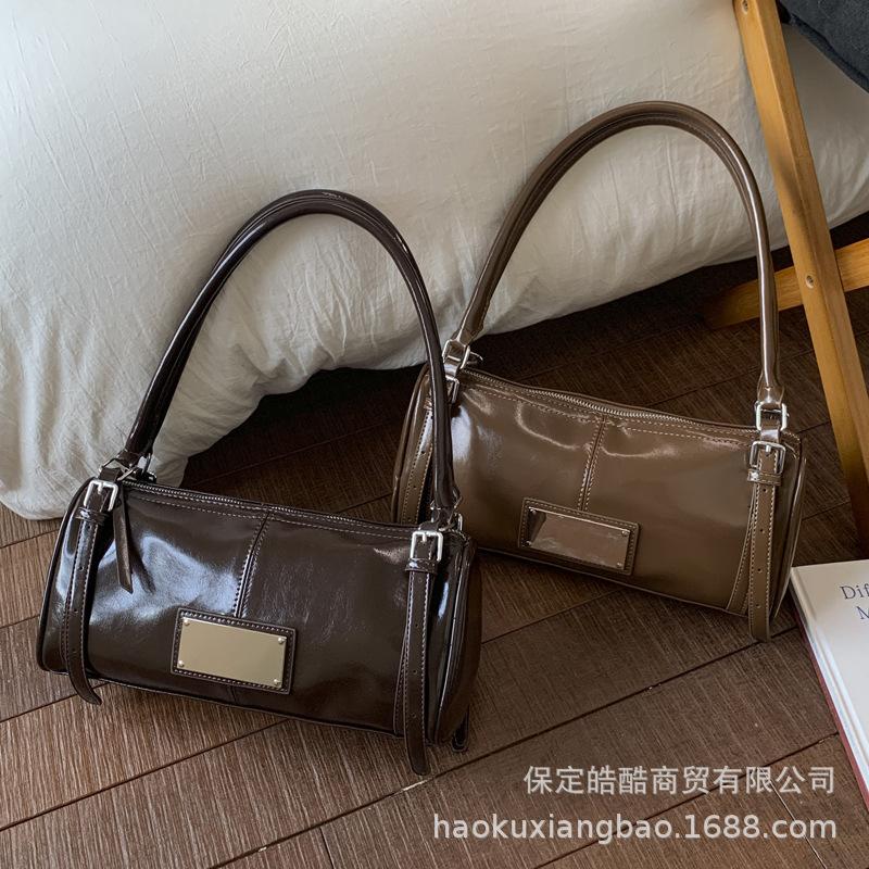 Retro large-capacity bag women's 2025 new commuter versatile shoulder underarm bag going out portable tote pillow bag