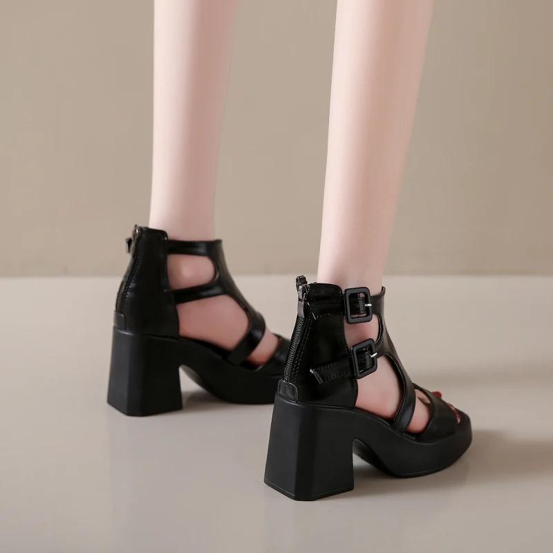 Fashion Europe and America Retro Platform High Heels Women 2024 New Summer Fashion Belt Buckle Open Toe Waterproof Platform Sandals