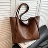 Large-capacity retro woven bag women's autumn and winter versatile new casual shoulder bag commuter tote bag