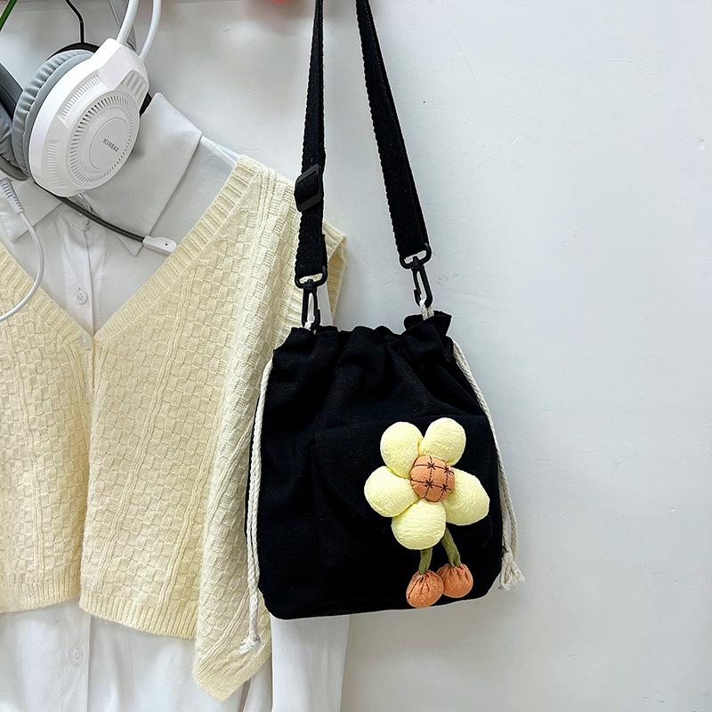 Personalized Design Flower Drawstring Messenger Bag Women 2025 Foreign Style Canvas High Value Shoulder Bag Small Fresh Bucket Bag