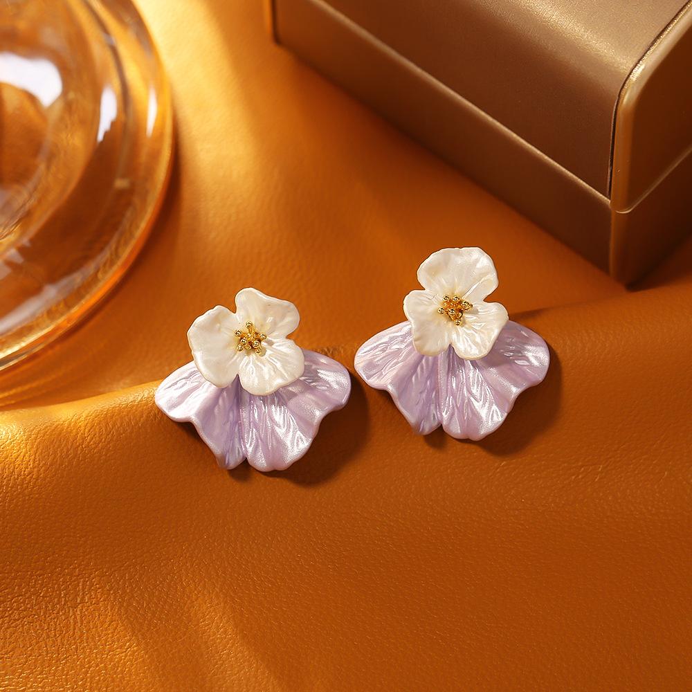 Enamel Flower Stud Earrings for Women Sweet Vintage Plant Earrings Jewelry Accessories Elegant Temperament Earrings Party