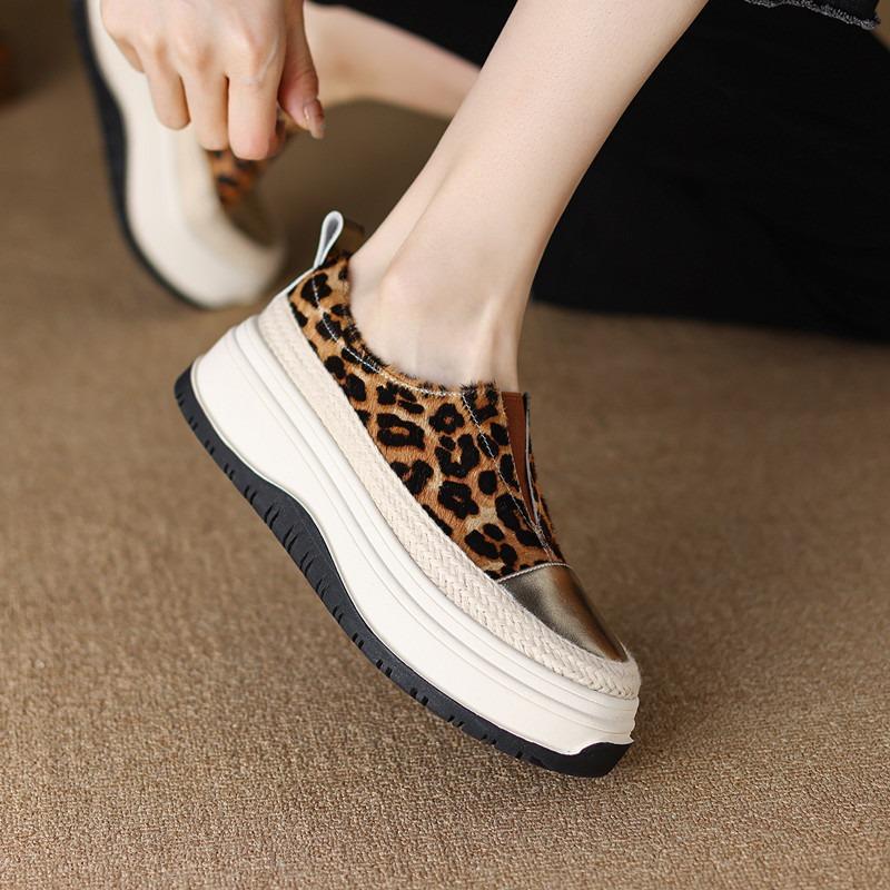 The 2025 Autumn New Soft Leather Thick-soled Color-block Loafers Are Fashionable Women's Round-toed Leopard Print Single Shoes