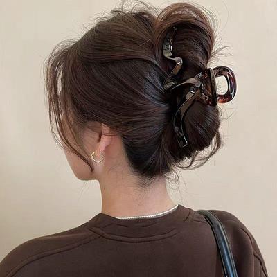 Pince à cheveux en acrylique forme vague pour femmes 2025 nouvelle pince à cheveux haut de gamme grand volume de cheveux grande pince requin pince arrière de la tête