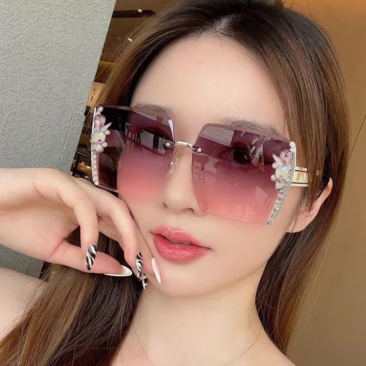 Luxury Brand Rimless Rhinestone Glasses Women Sunglasses Vintage Designer Square Frame Sun Glasses Female Shades UV400 Eyewear