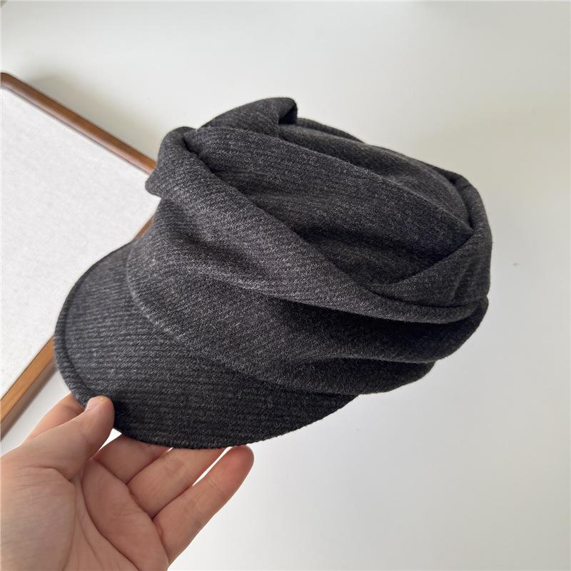 

Новый нишевый дизайнерский стиль плиссированная кепка с козырьком для женщин мягкая и восковая удобная модная ретро и персонализированная шерстяная кепка газетчика M（56-58cm）