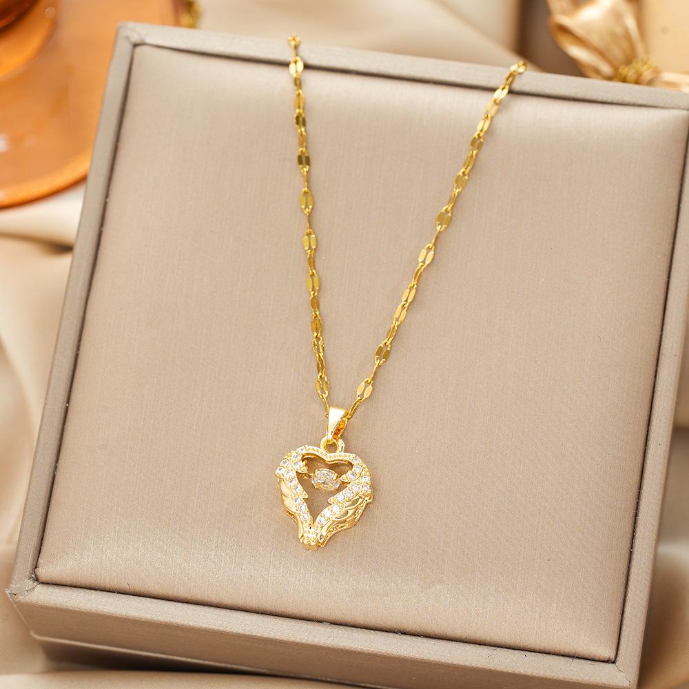 

Ocean Heart Necklace For Women Sparkling Moving Pendant Fashion Versatile Collarbone Chain