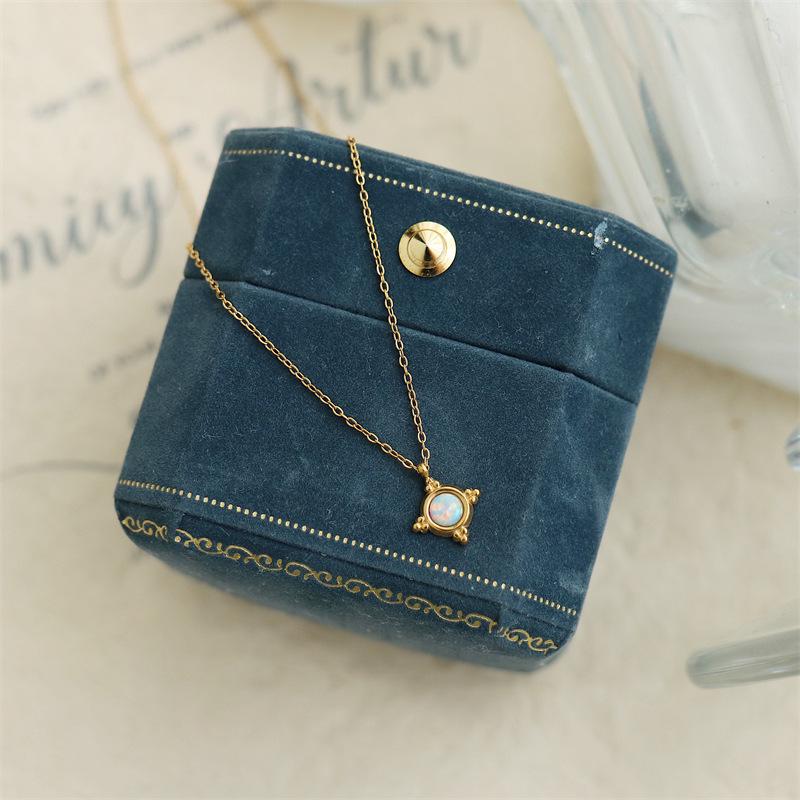 Dreamy Blue Opal Imitation Clavicle Necklace in Mini Court Style
