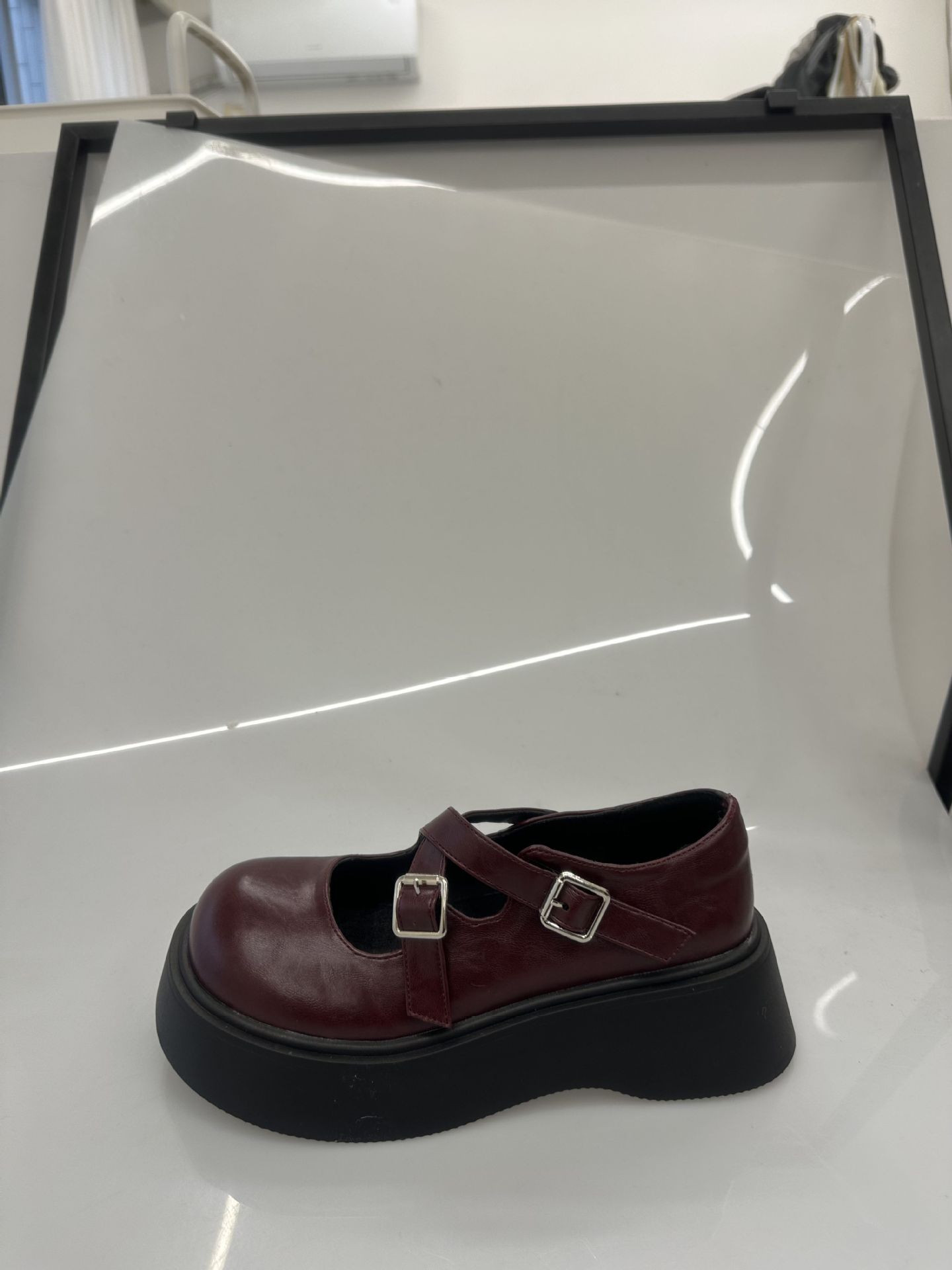 

Туфли-лоферы JK с круглым носком, новинка зимы 2025, универсальные, на толстой подошве-маффин, увеличивающие рост, женские маленькие кожаные туфли в британском стиле, тренд 35