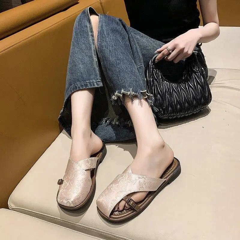 Fashion Outside Shoes With Heel New Fashion Designer Women's Slippers and Ladies Sandals Luxury Cheap Liquidation 2025 Trend Pvc Slides