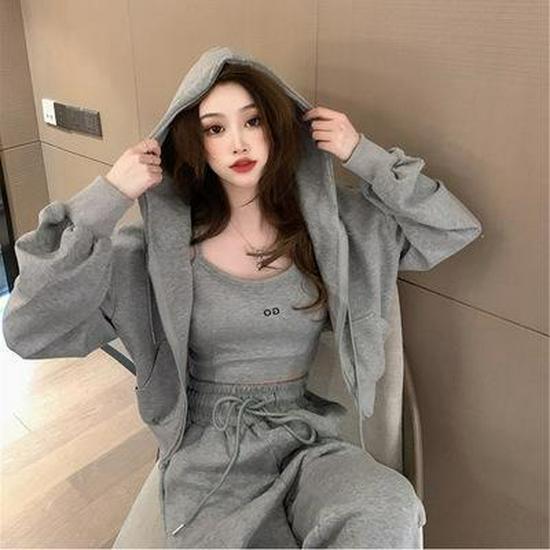 

2025 Early Spring Women s Hong Kong Style Sports Jacket, Trousers, and Zip-Up Sweater Three-Piece Set XL сірий колір
