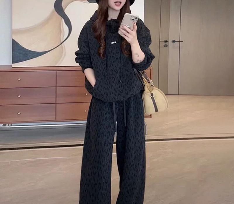 

Women s Fleece-Lined Hooded Sweatshirt and Sweatpants Set for Autumn/Winter 2026 - European Style Two-Piece Suit. Large (L)
