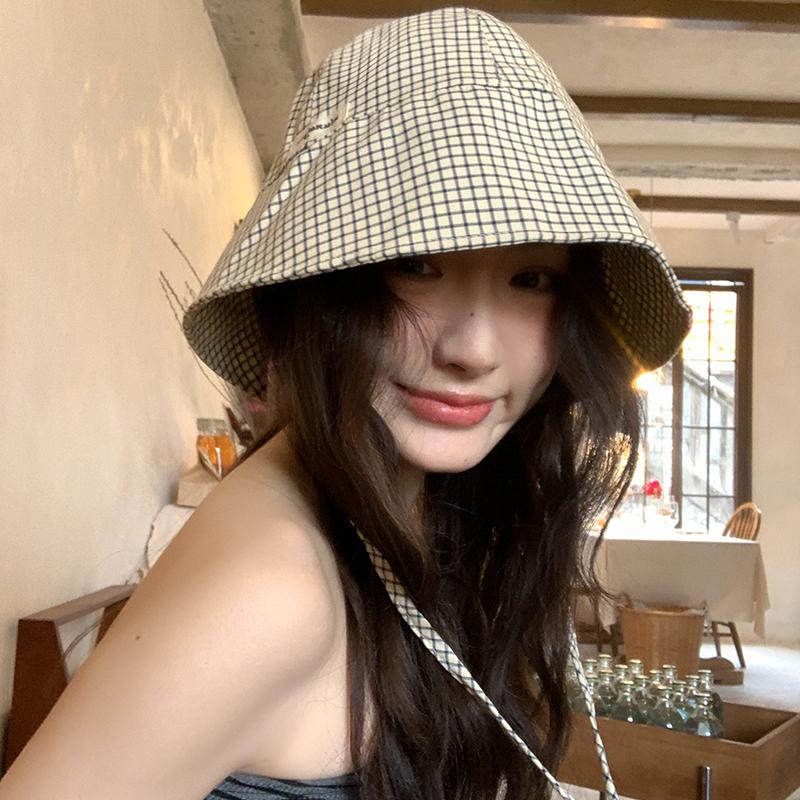 

Клетчатая панама женская летняя солнцезащитная шляпа от солнца шляпа-ведро большой окружности головы показывающая маленькое лицо универсальная повседневная шляпа от солнца Adult average size (56-58cm) чёрный