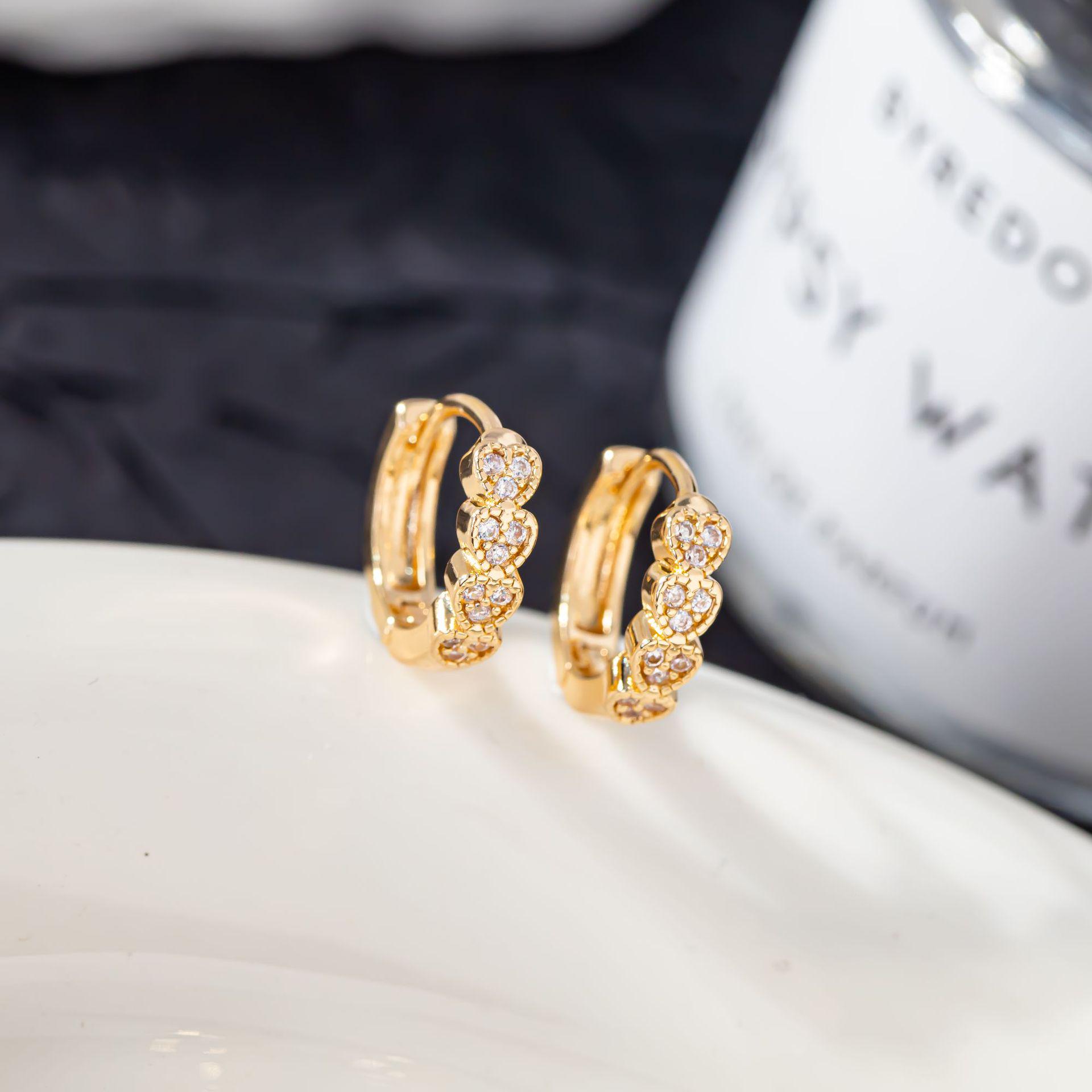 Inlaid Cubic Zirconia Love Heart Ear Cuff - Women s Unique 2024 Stud Earrings