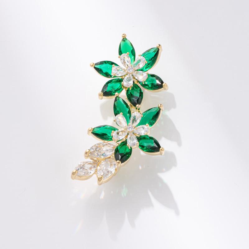 Bo Xin Yun Elegant Flower Vine Brooch with Copper and Zirconia Accents