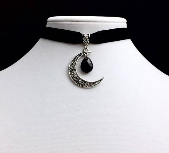 

Gothic Pagan Wizard Magic Hollowed-out Moon Water Drop Pendant Velvet Necklace for Women Men Halloween Partyfashion Jewelry Gift