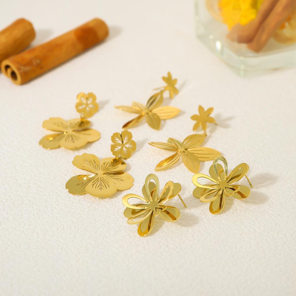 Französische Ohrstecker im leichten Luxus-Hofstil, goldfarben aus Edelstahl, mit fortschrittlichem Metall, Titanstahl, plattiert, Ohrringe für Damen