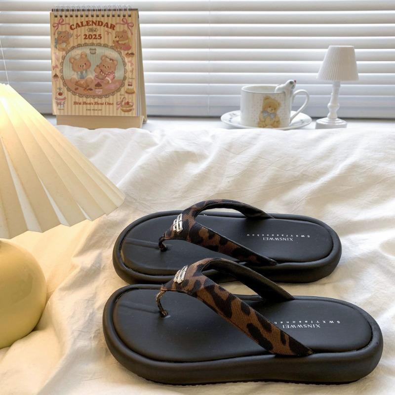 

Серебристые шлепанцы на плоской подошве высокого класса, женские, летние, новые, для пляжного отдыха, крутые шлепанцы 40 леопардовый