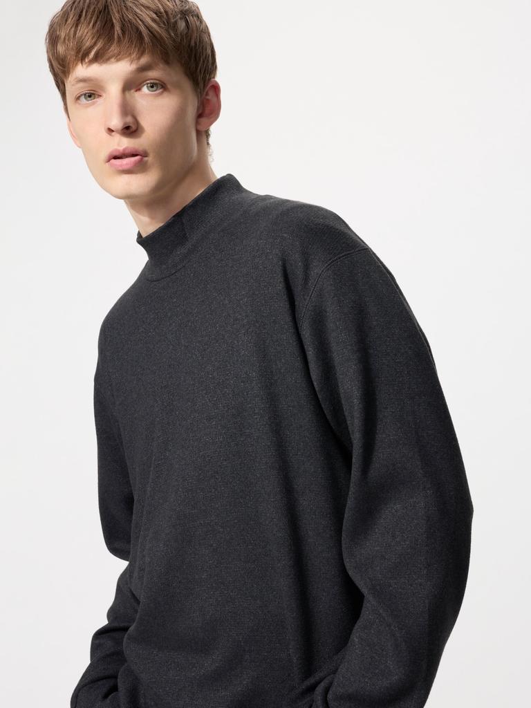 Uniqlo SofT KniT Fleece Smoke Neck T