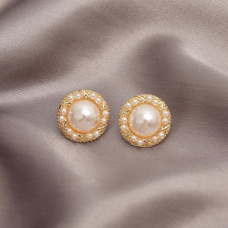 Light Luxury Pearl Stud Earrings Celebrity Temperament Flower Earrings Elegant High-end Earrings
