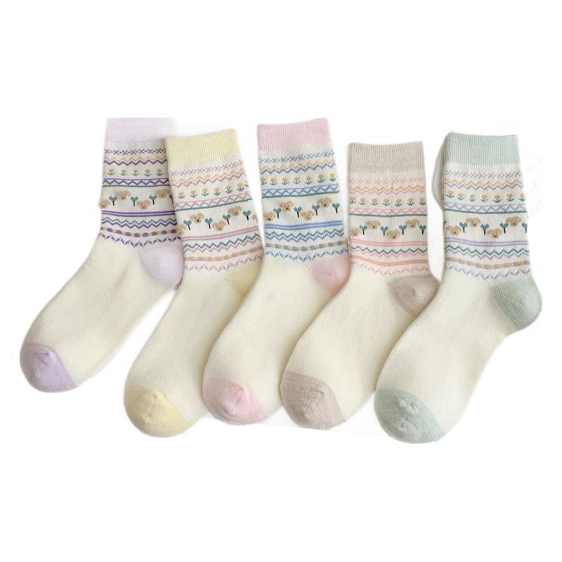 Candy-colored Socks Are Gentle and Sweet for Girls In Spring and Summer. They Are Sweat-absorbent, Breathable and Simple Cotton Socks for Commuting