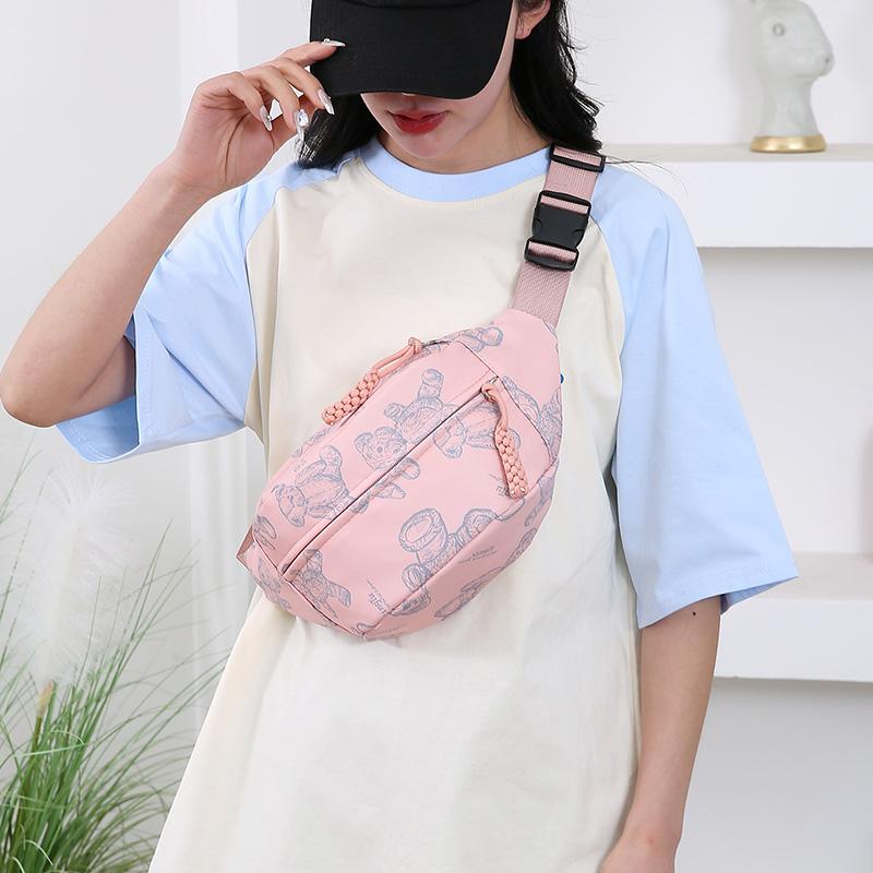 Unisex Bear Print Fanny Pack – Waterproof Nylon Waist Bag for City Walks, Lightweight & Adjustable