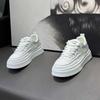 Herrenschuhe Sommer dünne atmungsaktive Mesh Board Schuhe vielseitige Herren Höhensteiger weiße Schuhe Trend Plateau Sportschuhe Herren