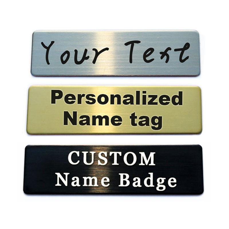 60X20 70x20 70x25mm Broches Personalizáveis Alfinete Texto Gravado Personalizado Logotipo Placa de Identificação de Negócios Etiqueta de Metal Crachás com Nome Personalizados