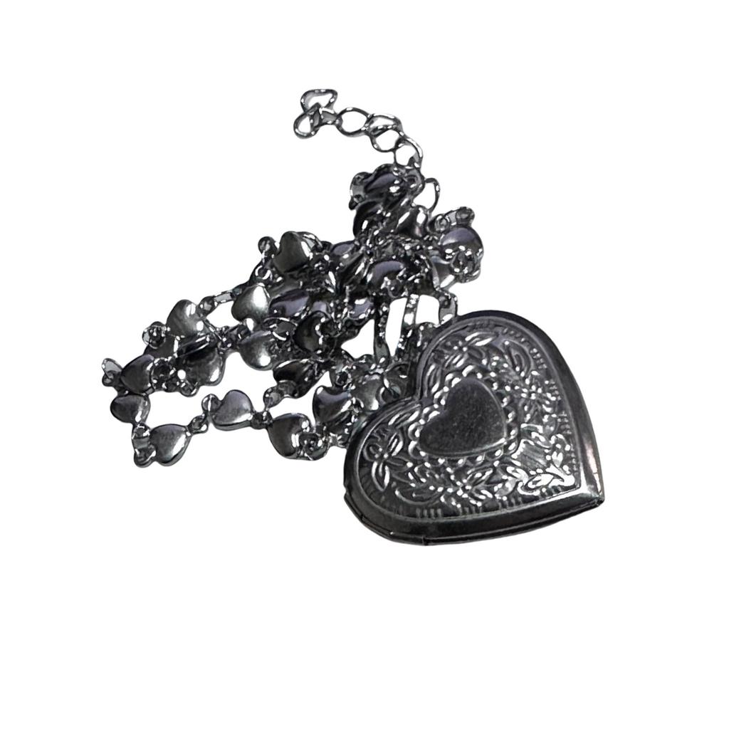 Heart Locket Necklace Intricate Carvings Pendant Necklace Vintage Heart Photo Box Necklace for Fashionable Women Girls