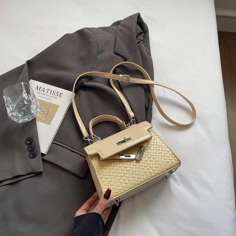 Small bag women's new niche fashion shoulder messenger bag casual portable small square bag