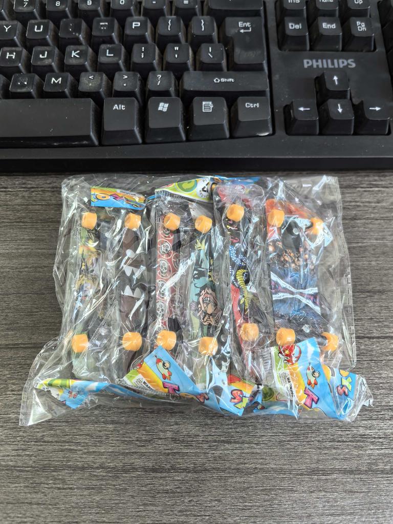 Toys 6PCS Finger Skatebords Fingerboard Small For Birthday Party Favors Cool Gadgets Classroom Exchange Gifts Boys Girls
