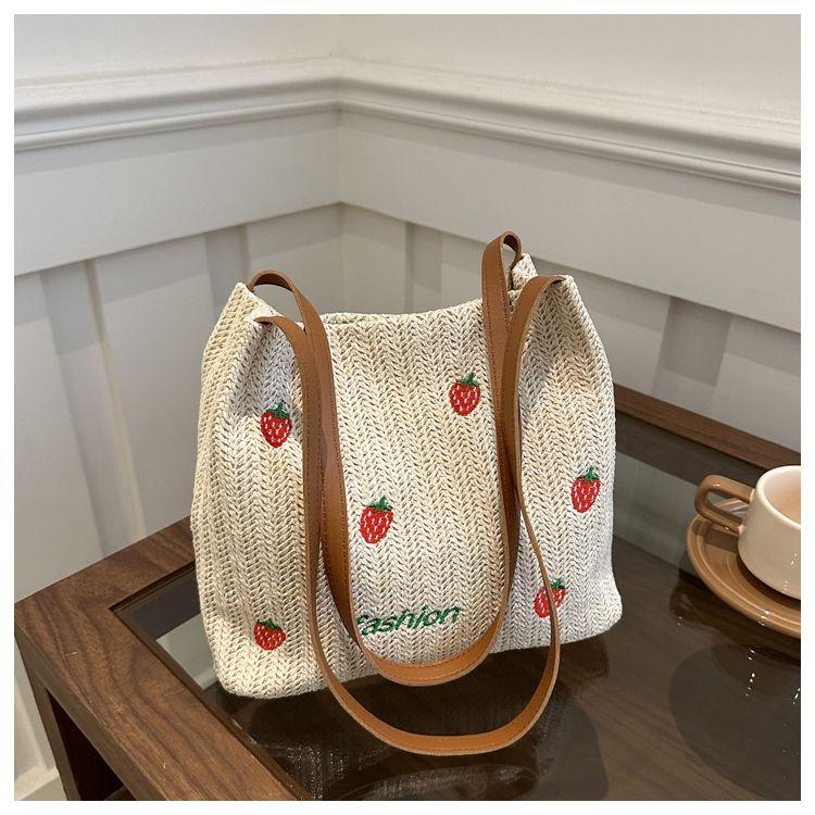 Summer Strawberry Straw Woven Large Capacity Tote Bag New Fashionable and Versatile Casual Small Fresh Shoulder Bag