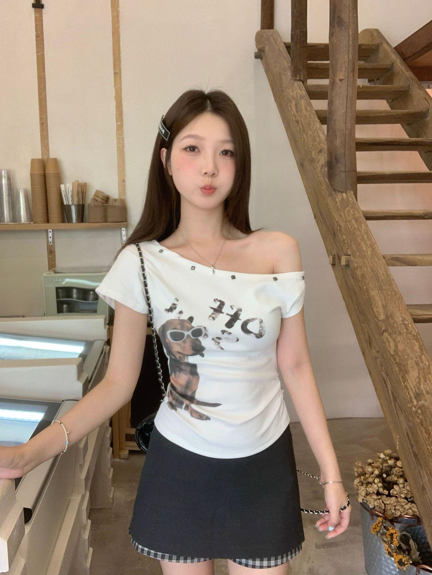 Plus Size Retro Dog Print One-Shoulder Slimming Top XL белый