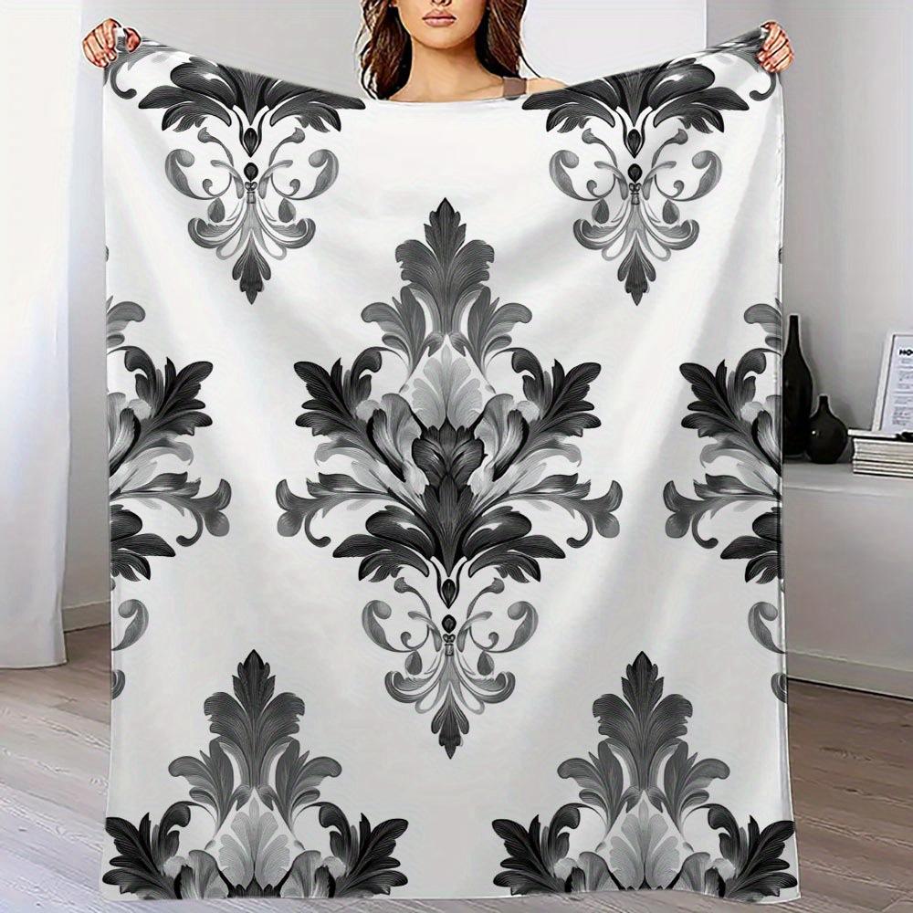 Iris pattern emblem design digital-printed polyester Bedroom velvet flannel cover blanket Fleece soft cover blankets for beds 75X95CM