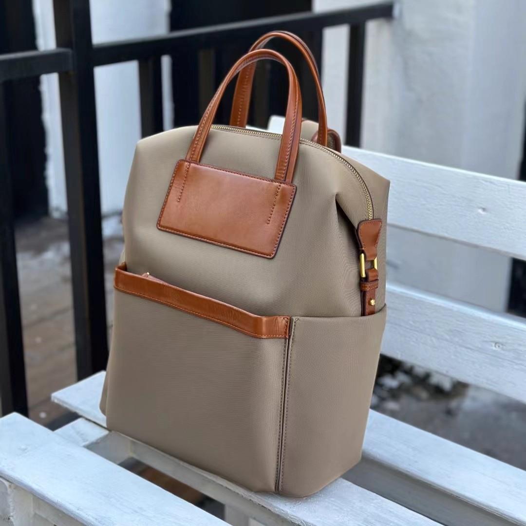 

Ткань Оксфорд в сочетании с кожаным рюкзаком растительного дубления. Новые модные и универсальные рюкзаки для мужчин и женщин. Нишевый и высококлассный смысл. 29x14x37cm