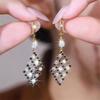 Cercei Eleganti Alb-Negru cu Decupaje tip Diamant - Colecția High-End Toamnă/Iarnă