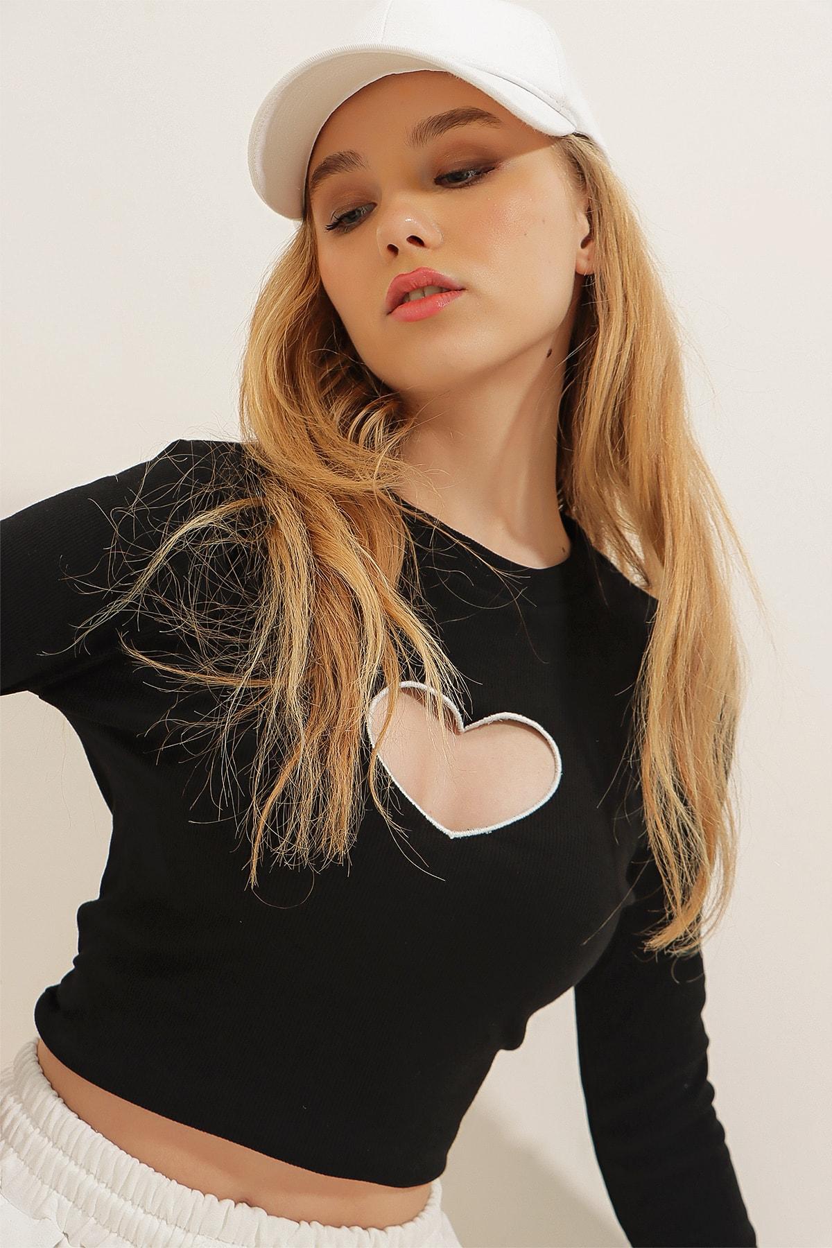 

Жіноча блуза Нового сезону, модна чорна блуза-камізол із круглим вирізом і вишивкою в формі серця. L пшеничний