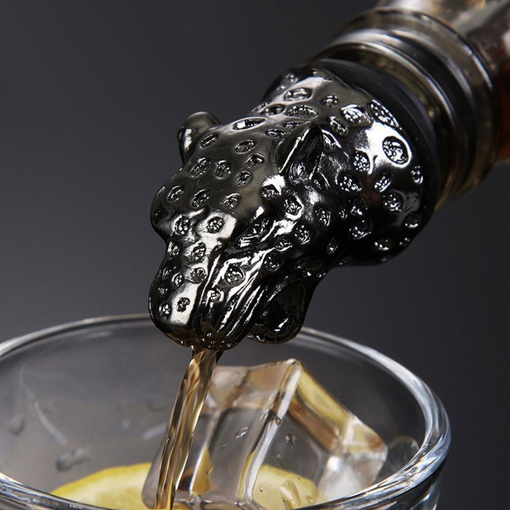 Elegant Zinc Alloy Leopard Head Wine Pourer Stopper Bottle Stopper Metal Texture for Wine and Home Decor Enthusiasts