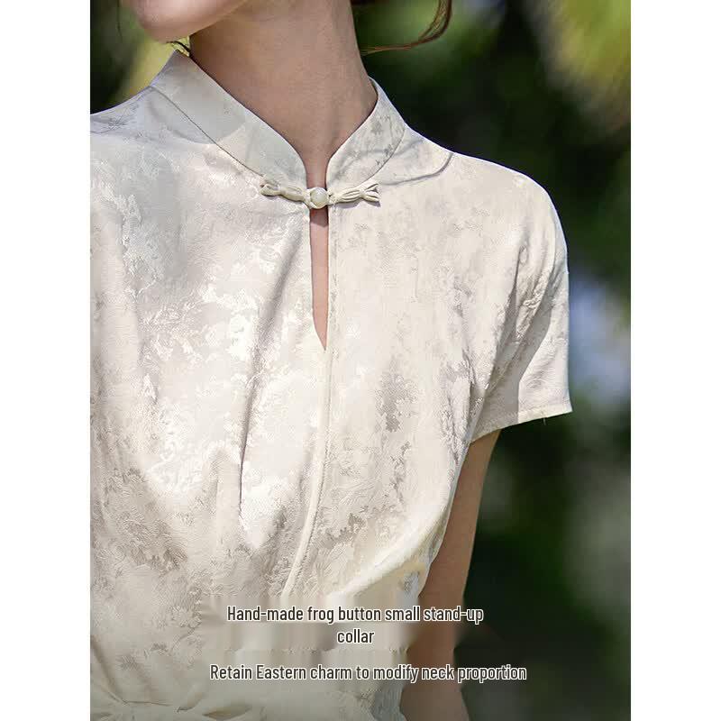 Neues Jacquard-Cheongsam-Kleid im chinesischen Stil